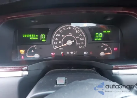 2005 Lincoln Town Car Signature Limited из США, поврежденный, VIN 1LNHM82W65Y668882